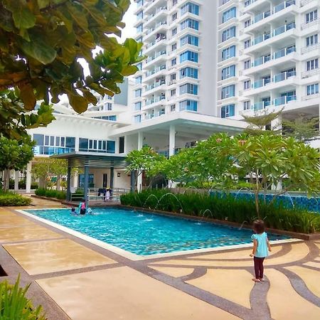 Putra 1 Pool Homestay Bandar Seri Putra Kampong Sungai Buah エクステリア 写真